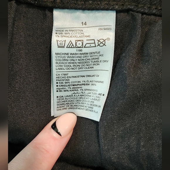 Old Navy Women's O.G. Straight Short Size 14 Washed Black Trinity Raw Hem Casual - Picture 7 of 7